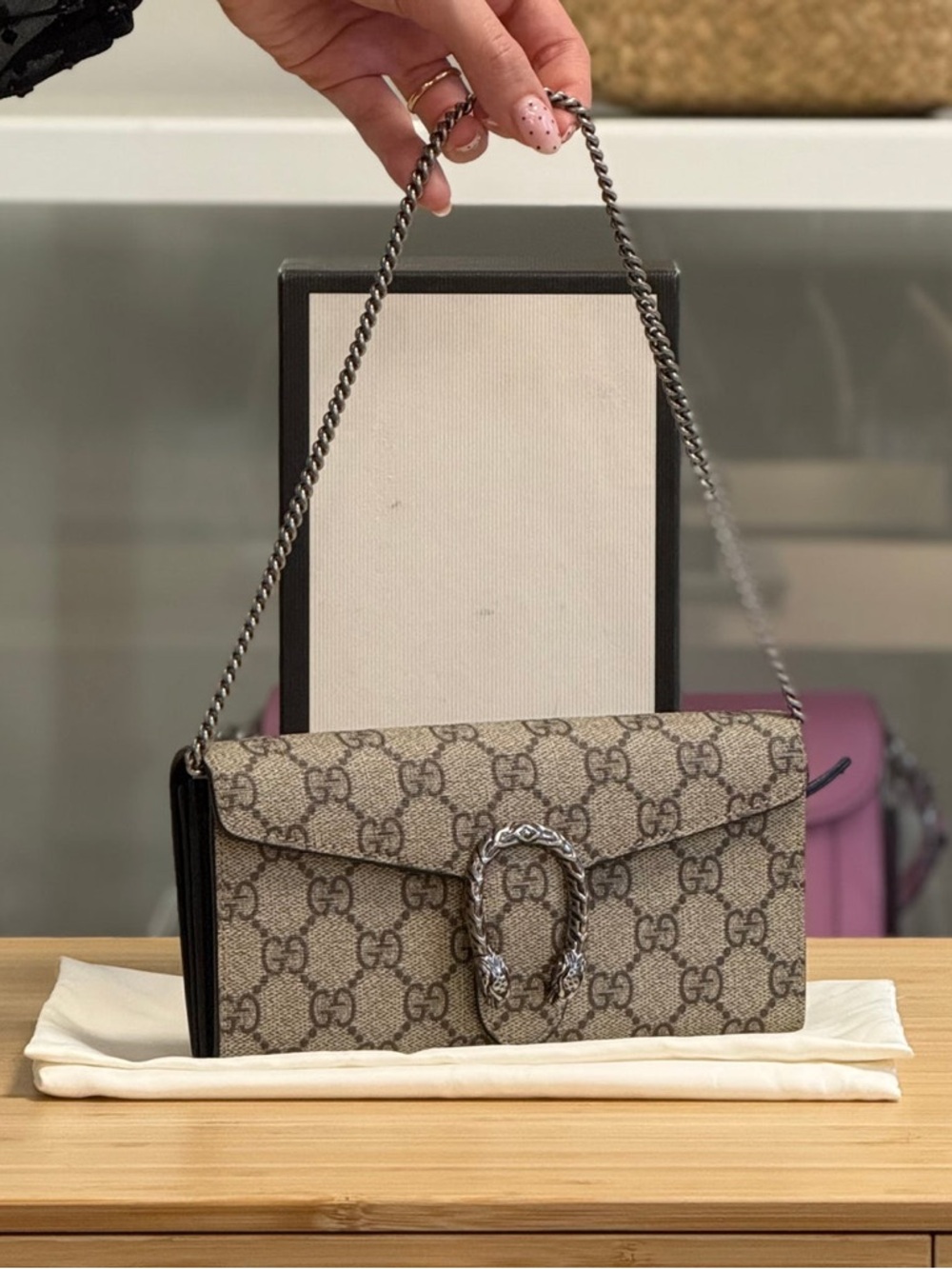 Gucci Beige GG Supreme Dionysus Crossbody Bag with Silver Chain - Picture 4 of 9
